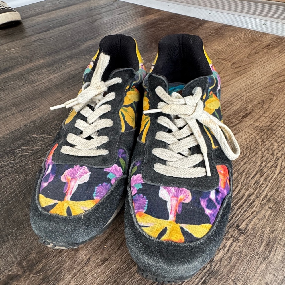 Inkkas Flora Joggers Sneakers with Cream Laces